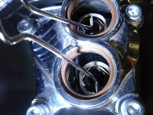 Harley-Davidson Twin Cam Camshaft Installation Instructions Secure the Lifters