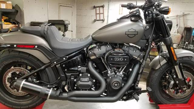 D&D - D&D Bob Cat Upswept 2 into 1 Black with Black Sleeve M8 Softail