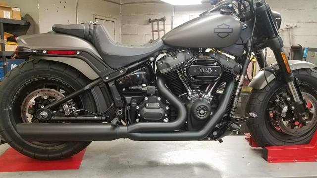 D&D - D&D Fat Cat 2 into 1 Black M8 Softail Models