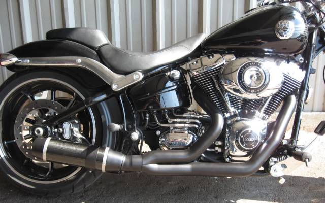 D&D - D&D Bob Cat Upswept 2 into 1 Black with Carbon Fiber Sleeve 13-17 Softail Breakout